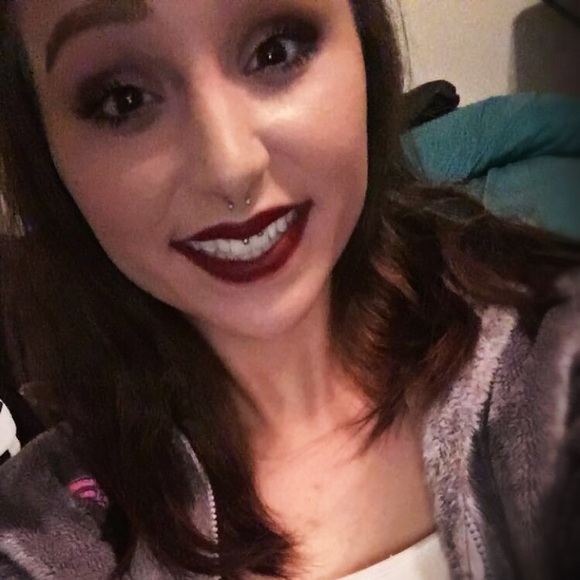 Meet your Posher, Leeya - Picture 1 of 1